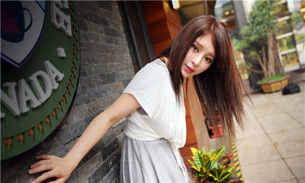 罗平想找一个女性生孩子给报酬-｛找个女人生孩子多少钱｝